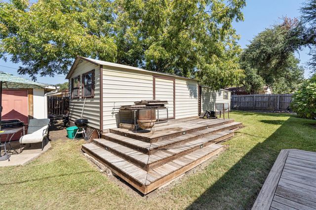 2201 Carolyn DR, Taylor, TX 76574
