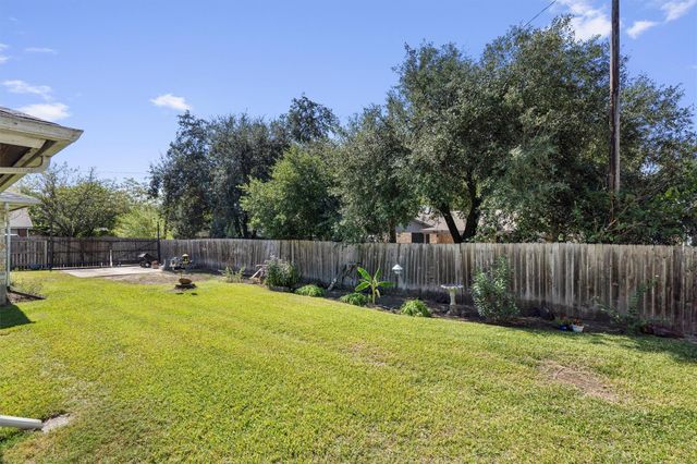 2201 Carolyn DR, Taylor, TX 76574