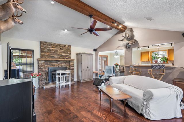 2201 Carolyn DR, Taylor, TX 76574