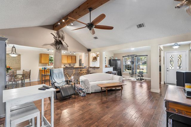 2201 Carolyn DR, Taylor, TX 76574