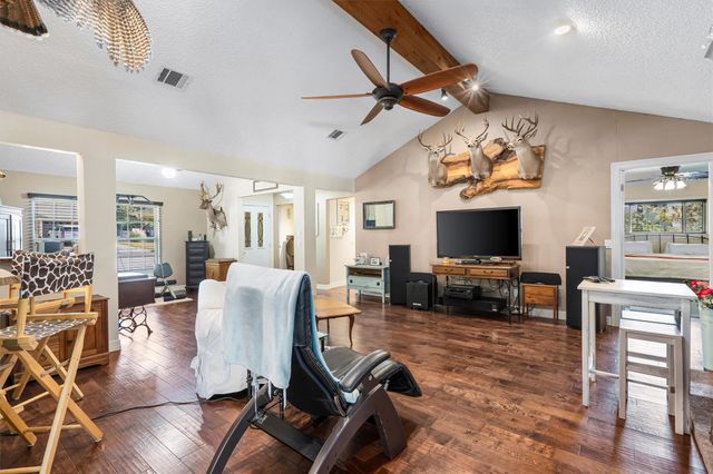 2201 Carolyn DR, Taylor, TX 76574