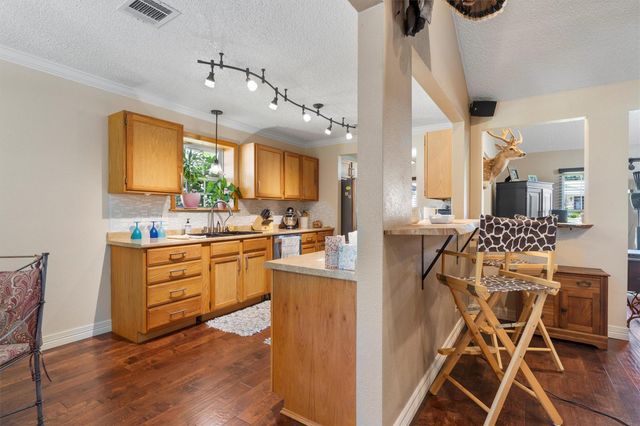 2201 Carolyn DR, Taylor, TX 76574