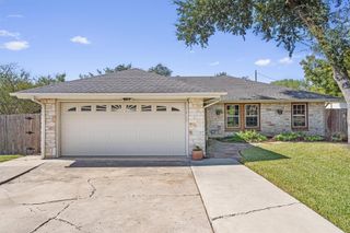 2201 Carolyn DR, Taylor, TX 76574