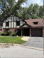 11211 Sycamore Lane 62D, Palos Hills, IL 60465