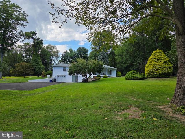 215 GRAVEL HILL RD, Huntingdon Valley, PA 19006
