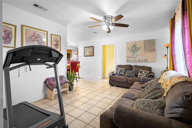 1255 Olden Street, Dallas, TX 75211
