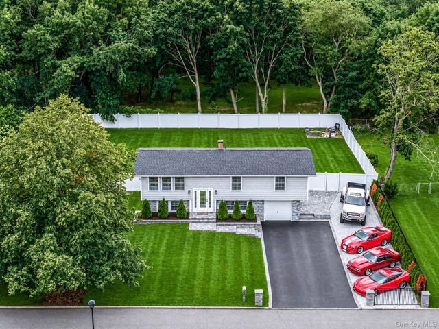 8 Fairway Drive, Port Jefferson Station, NY 11776