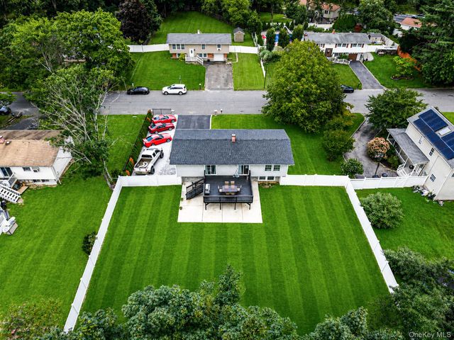 8 Fairway Drive, Port Jefferson Station, NY 11776