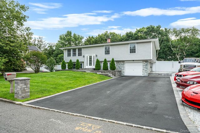 8 Fairway Drive, Port Jefferson Station, NY 11776