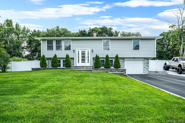 8 Fairway Drive, Port Jefferson Station, NY 11776