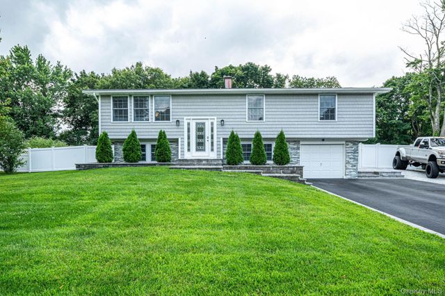 8 Fairway Drive, Port Jefferson Station, NY 11776