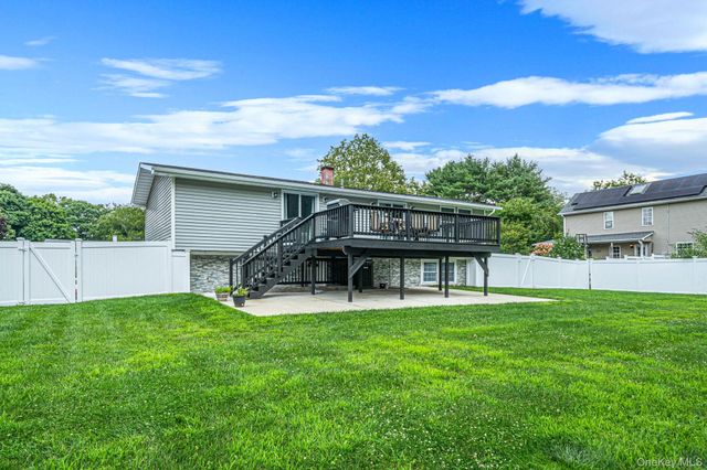 8 Fairway Drive, Port Jefferson Station, NY 11776