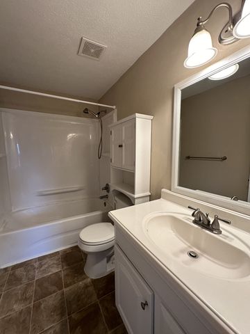 1708 Broadripple Dr, Clarksville, TN 37042