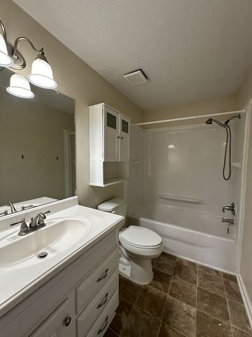 1708 Broadripple Dr, Clarksville, TN 37042