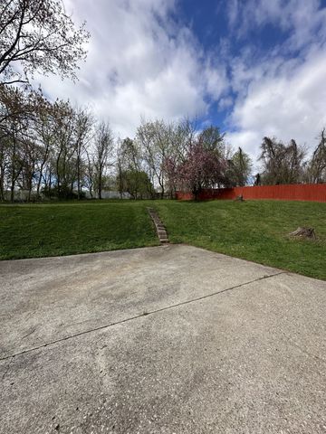 1708 Broadripple Dr, Clarksville, TN 37042