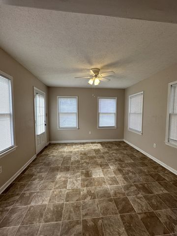 1708 Broadripple Dr, Clarksville, TN 37042