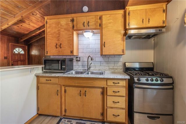 901 Sugarloaf Boulevard, Big Bear City, CA 92314