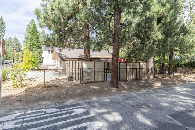 901 Sugarloaf Boulevard, Big Bear City, CA 92314