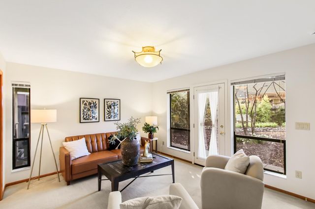 2216 Bryce Ln, Davis, CA 95616