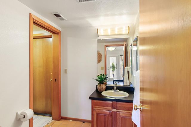 2216 Bryce Ln, Davis, CA 95616