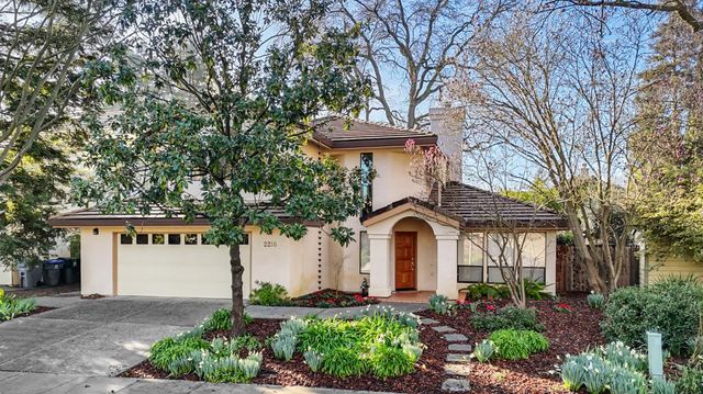 2216 Bryce Ln, Davis, CA 95616
