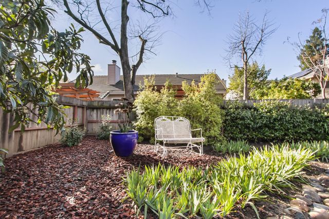 2216 Bryce Ln, Davis, CA 95616