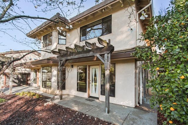 2216 Bryce Ln, Davis, CA 95616