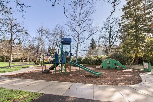 2216 Bryce Ln, Davis, CA 95616