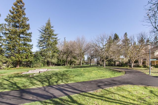 2216 Bryce Ln, Davis, CA 95616