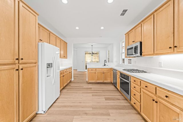 8364 Bennington Ct, Vallejo, CA 94591