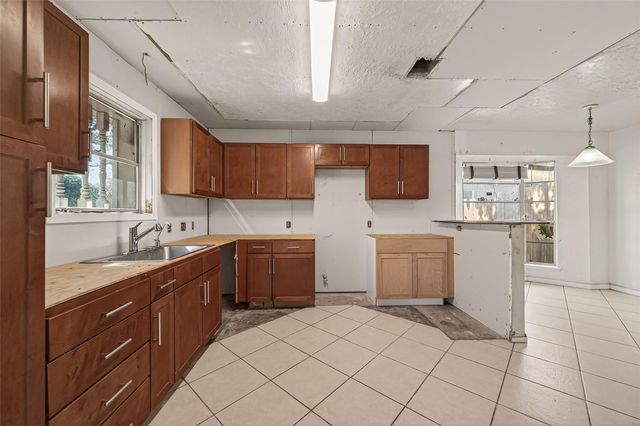 9326 Willow Meadow Drive, Houston, TX 77031