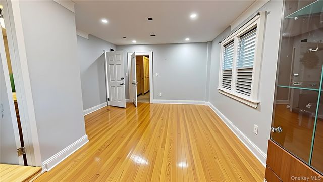 9456 199th Street, Hollis, NY 11423