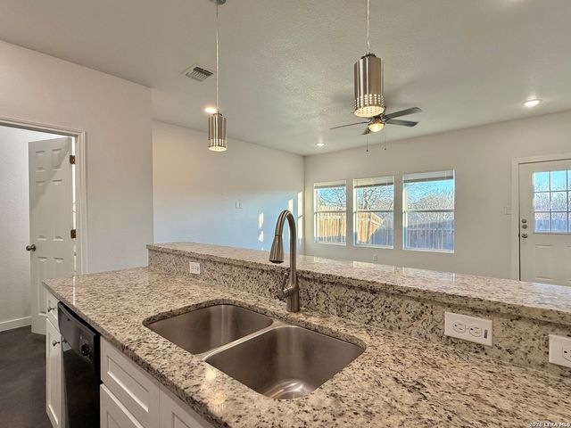 6938 Crestway Rd Unit 4, San Antonio, TX 78239