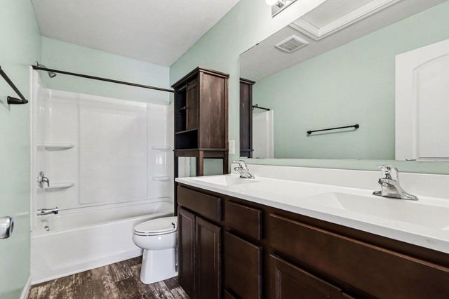 1041 Cooley Mill Lane, Vicksburg Vllg, MI 49097