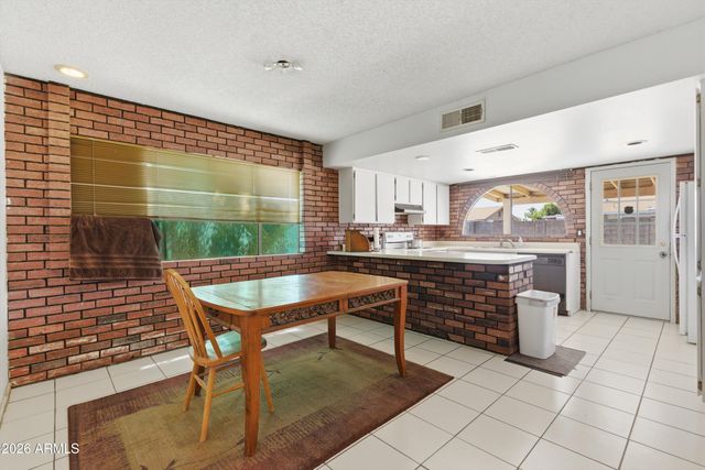 4401 W TURQUOISE Avenue, Glendale, AZ 85302