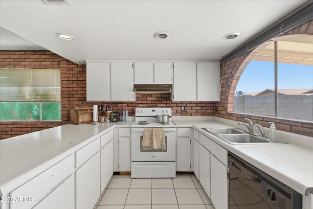 4401 W TURQUOISE Avenue, Glendale, AZ 85302