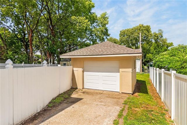 610 W Maple Avenue, Independence, MO 64050