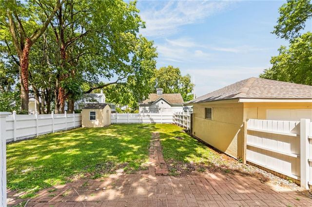 610 W Maple Avenue, Independence, MO 64050