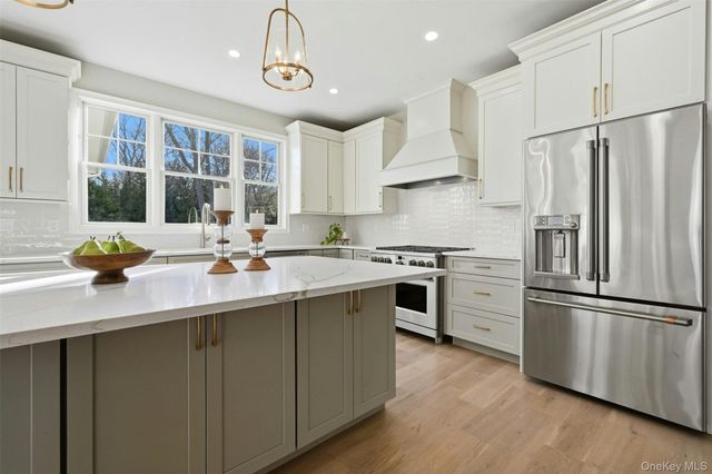 75 Crescent Court, Wading River, NY 11792