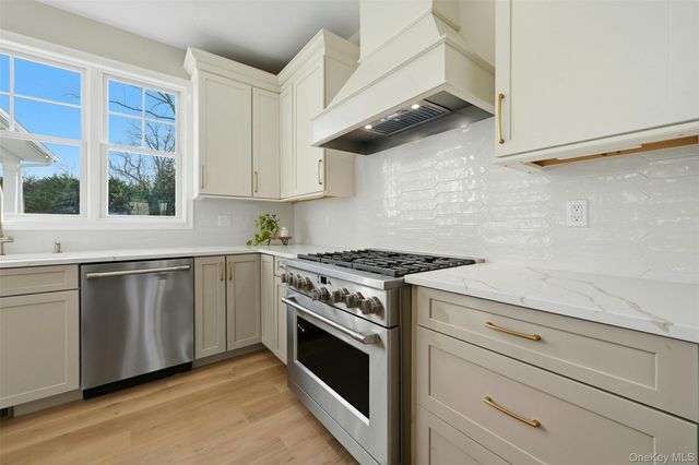 75 Crescent Court, Wading River, NY 11792