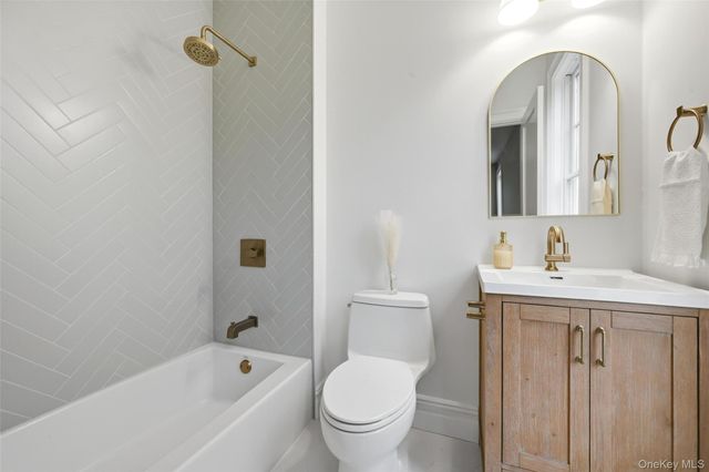 75 Crescent Court, Wading River, NY 11792