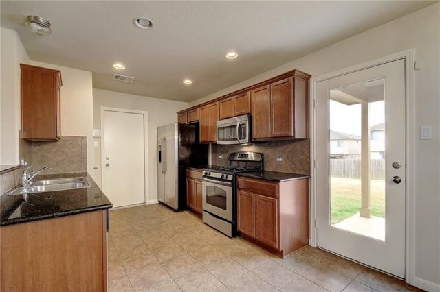 476 Nottingham LOOP, Kyle, TX 78640