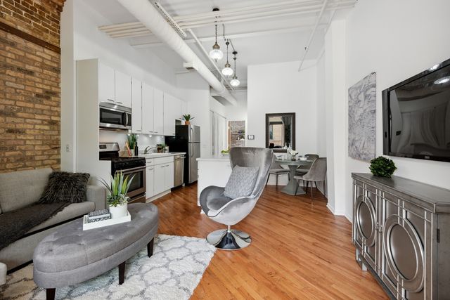 601 LINDEN Place 219, Evanston, IL 60202