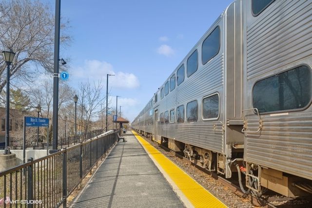 601 LINDEN Place 219, Evanston, IL 60202