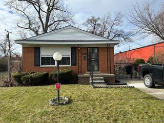 20525 Manor Street, Detroit, MI 48221