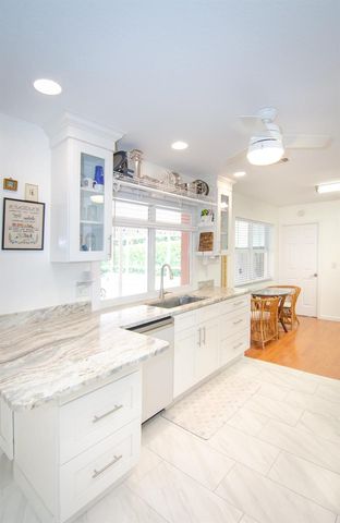 613 Oak Terrace, Jupiter, FL 33458