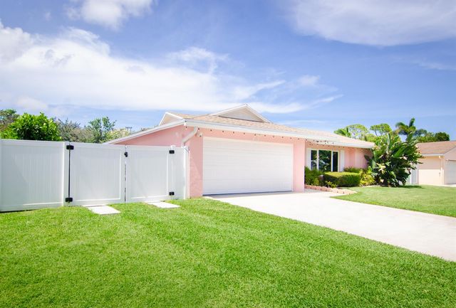 613 Oak Terrace, Jupiter, FL 33458