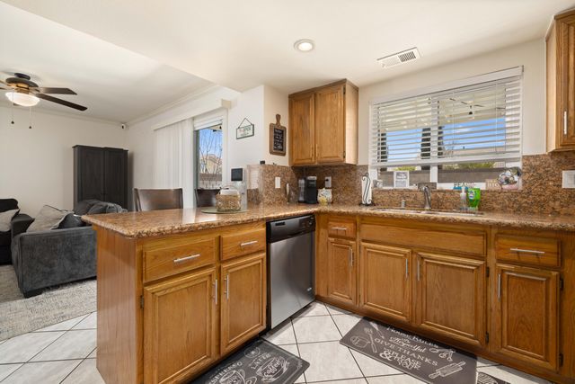 1662 W Lumber Street, Lancaster, CA 93534