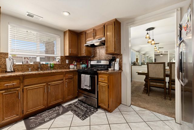 1662 W Lumber Street, Lancaster, CA 93534