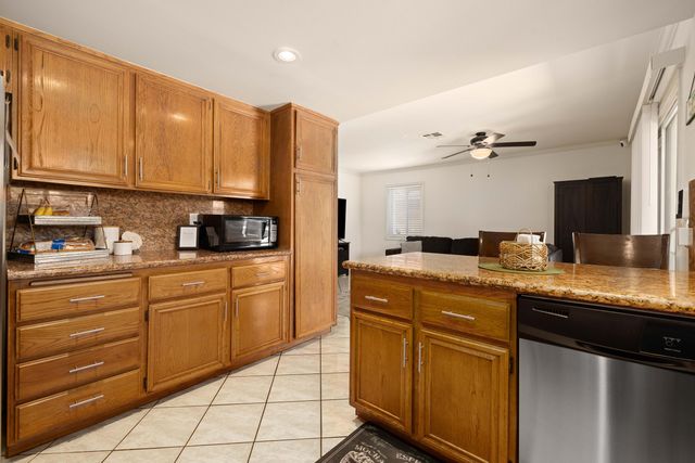 1662 W Lumber Street, Lancaster, CA 93534